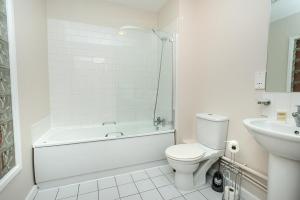 Portland Square - 2 Bedroom Modern City Apartment