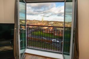 Portland Square - 2 Bedroom Modern City Apartment