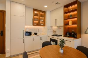 Cozy and Modern 1BR , Prime Location