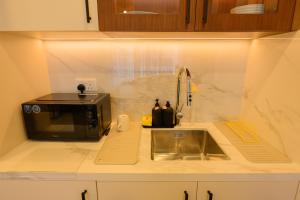 Cozy and Modern 1BR , Prime Location