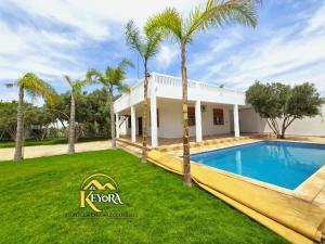 Private Villa on 3600m with a Pool a Garden and a Mini Farm
