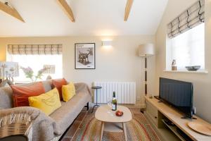 Holly Tree Lodge, #Blaxhall, Near #Snape Maltings, #Orford - Sleeps 2 - Managed by Aldeburgh Coastal Cottages