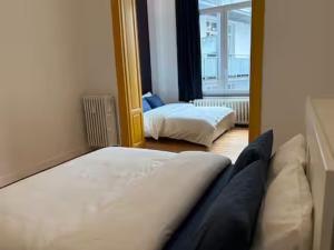 Spacious Apartment - 5 Min from Midi Station