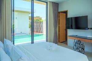 4bedroom pool villa near beach chalong