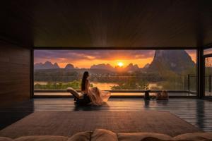 Yangshuo Gallery Resort--River View, Sunset,Cafe,Karast Mount,Ten-Mile Gallery,Free Laundry,Travel Guide,Book Tickets in Advance,E-Scooter Service