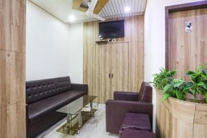 FabHotel Charmwood Palace