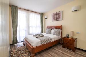 Elegant 4BR Townhouse with pool near Wilson Airport