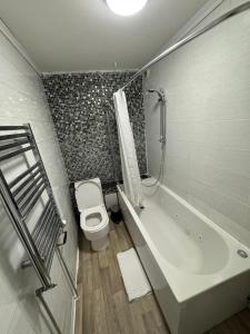 Spacious Garden Home 4 mins to Camden Station & 1 min walk to Camden Market