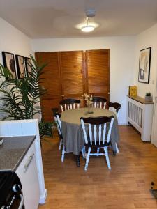 Spacious Garden Home 4 mins to Camden Station & 1 min walk to Camden Market