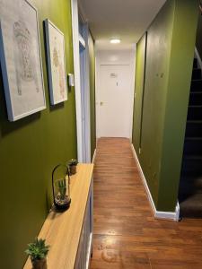 Spacious Garden Home 4 mins to Camden Station & 1 min walk to Camden Market