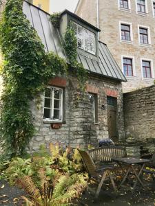 Historic Medieval Wall House with Private Garden
