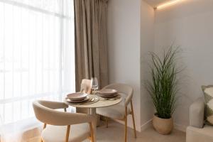 Málaga URBAN OASIS Apartment Jacuzzi - by N&N Luxe Properties
