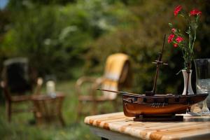 Stones and Stars Boutique Glamping in Radford Quarry Lhyner