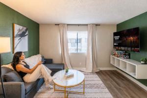 Central Location Pool Gym Balcony Parking Washer and Dryer