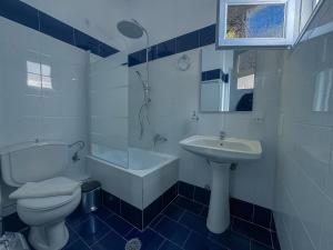 Tritonas Rooms