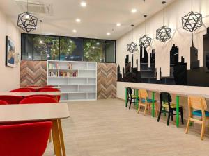 Bukit Indah Skytree Comfort Creamy Studio Apartment