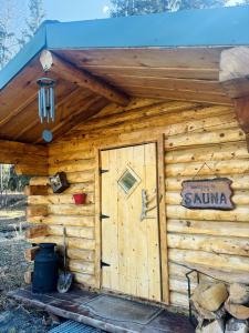 Rustic Historic Cozy Creekside Cabin with Steam Sauna near Log Cabin Creek, Tol, Alaska