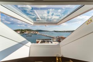 Flores Luxury Suites-Rogoznica
