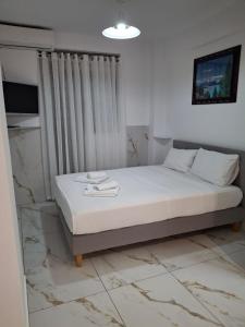 Νektarios - Modern Studio near Port & Center of Piraeus, 2min Bus,Self Check-in