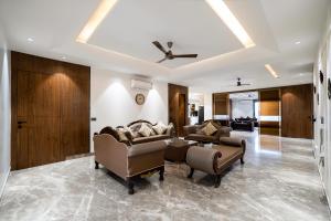 Atrium Luxury 3BHK near IGI Airport & Yashobhoomi with Fast WIFI