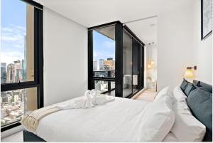 Cozy 1BR Melbourne Escape Balcony Pool GYM