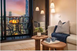Cozy 1BR Melbourne Escape Balcony Pool GYM