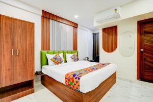 FabHotel Leon Square