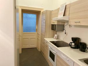 Central Cozy Long-Term Apartment near Metro