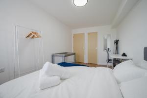 2BR Stylish Apartment up to 9 with Balcony