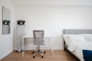 2BR Stylish Apartment up to 9 with Balcony