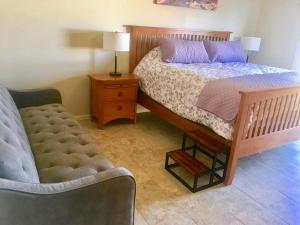 Pet-Friendly Modern Vacation Home with Vermilion Cliffs Views, Boat Parking & Fenced Yard near Horseshoe Bend & Lake Powell, Page Arizona