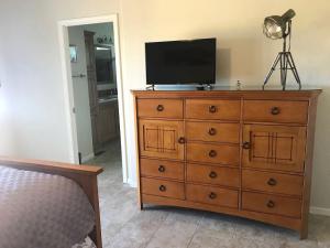 Pet-Friendly Modern Vacation Home with Vermilion Cliffs Views, Boat Parking & Fenced Yard near Horseshoe Bend & Lake Powell, Page Arizona