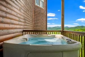 Great Mountain Views - Hot Tub Fire Pit Game Room
