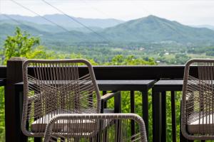 Great Mountain Views - Hot Tub Fire Pit Game Room