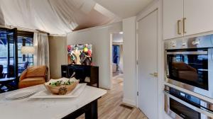 Hot Springs Getaway: Fully Equipped Tented Cabin with Natures Embrace and Private Hot Tub