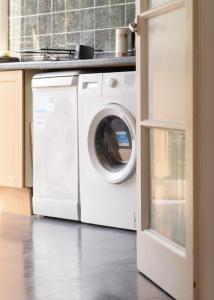 Cosy 2 Bed London Flat Great Transport Links