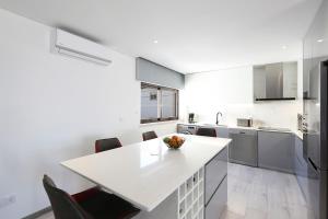 Sea View by Mateus & Justiniano