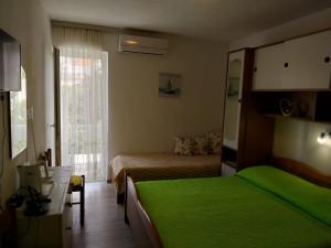Apartment and rooms Hvar Vijola