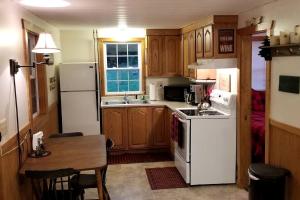 Carroll, NH Pet-Friendly Cabin with Hot Tub: Your Ultimate Retreat