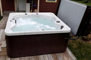 Carroll, NH Pet-Friendly Cabin with Hot Tub: Your Ultimate Retreat