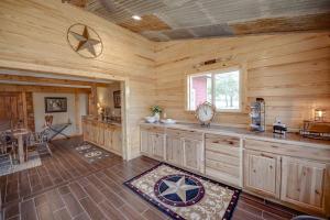 Impressive Wooden Cabin in Round Top, Texas