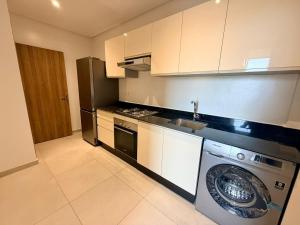 Luxury Apartment 2Bd Residence with Pool & Private Parking
