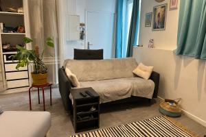 Quiet apartment with garden just outside Paris