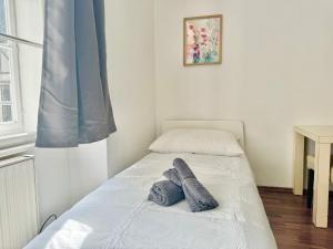 Central Long-Term Apartment near First District