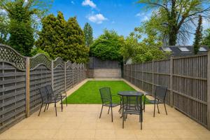 Beautiful 4BR London home, parking and garden