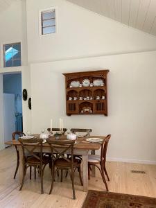 Charming Farmhouse Cottage Perfect for Family-Friendly Getaways in Signal Mountain, Chattanooga