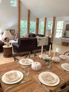 Charming Farmhouse Cottage Perfect for Family-Friendly Getaways in Signal Mountain, Chattanooga