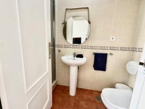 Car Apar - Ground-Floor Apartment 40 m from La Carihuela Beach - AC, No Stairs