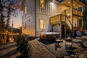 Spacious Vacation Homes with Private Hot Tubs near Chattanooga in Rossville, Georgia