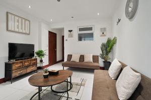 Beautiful 4BR London home, parking and garden